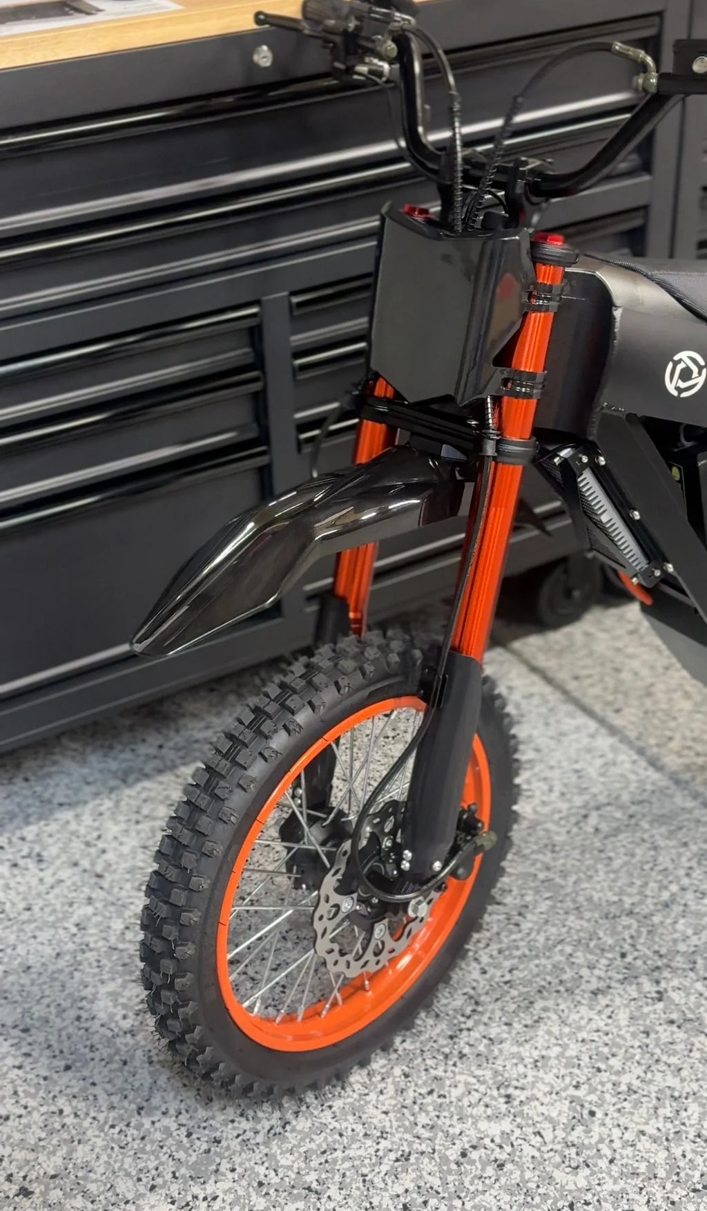 Front fender mounted on electric dirt bike